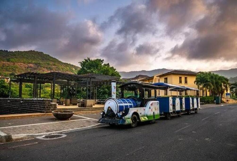 Portofino Lägenhet Lavasa Exteriör bild